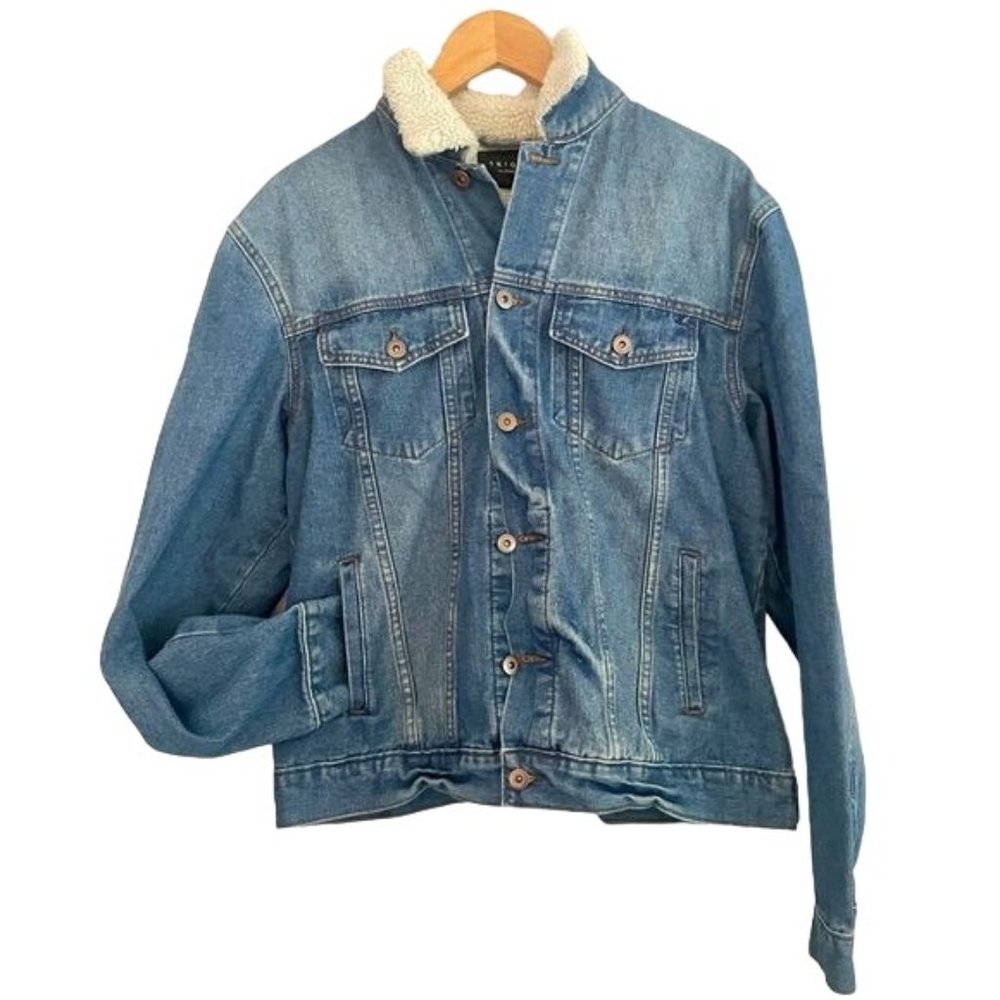 Triot Los Angeles Men denim jacket trucker styler with Sherpa collar size XL.